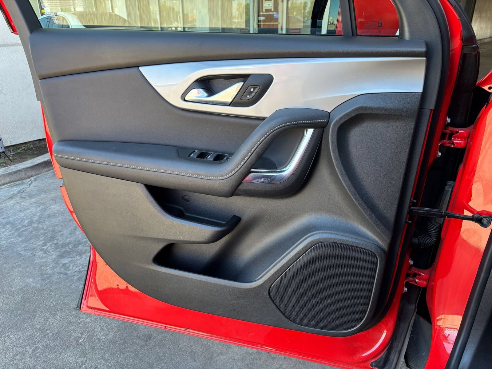 Used 2025 Chevrolet Blazer LT FWD image 18