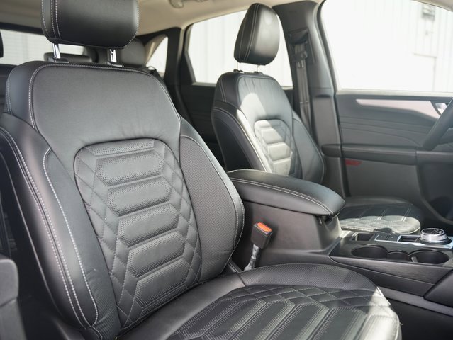 Used 2024 Ford Escape Platinum w/ Premium Technology Package image 9