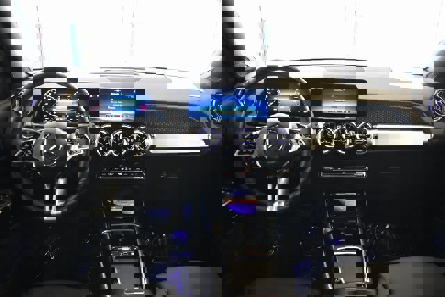 New 2025 Mercedes-Benz GLB 250 4MATIC image 5