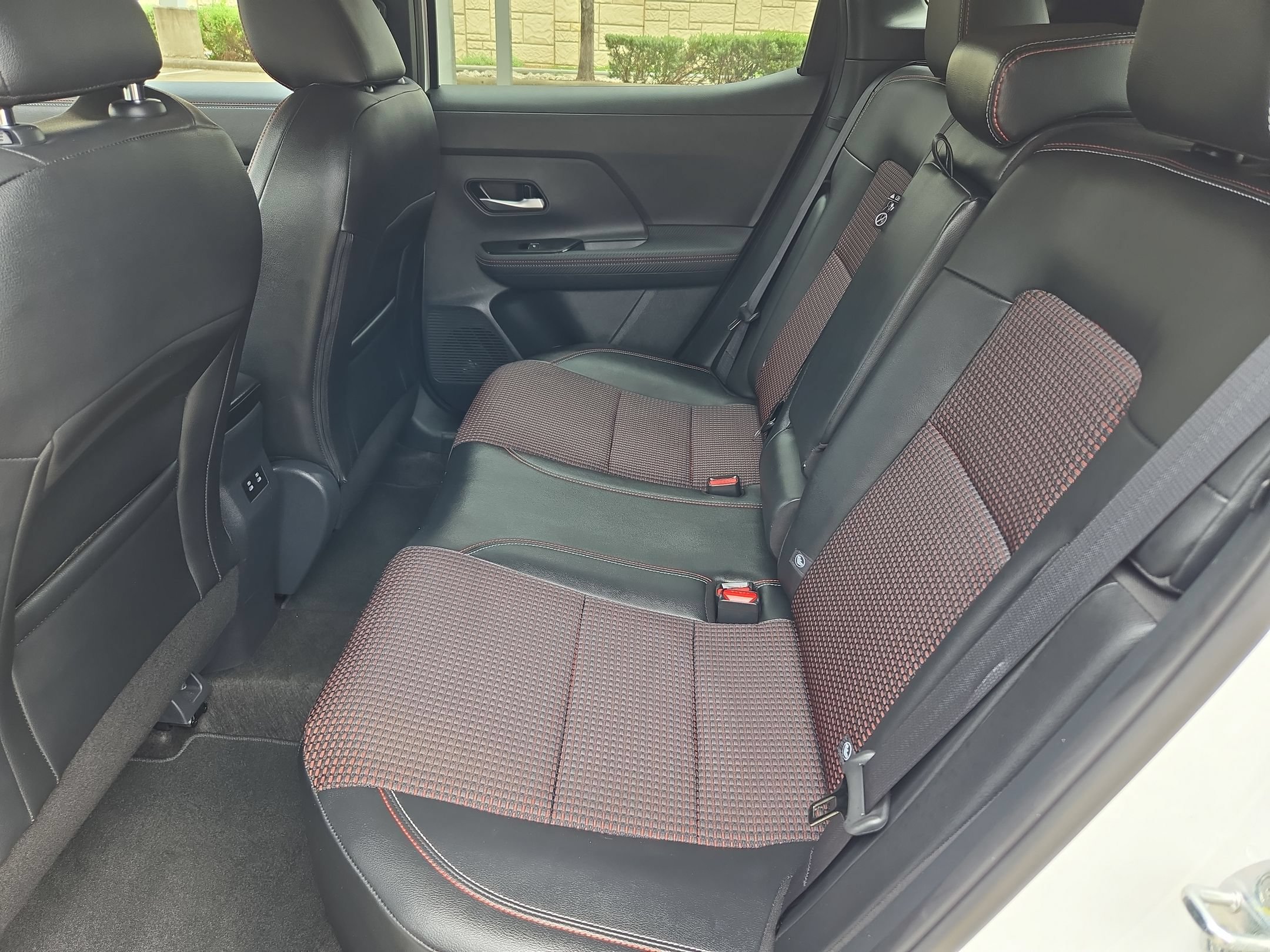 Certified 2025 Nissan Kicks SR FWD image 13