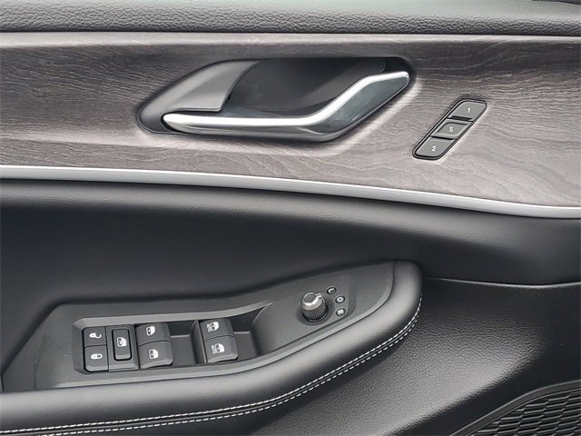 New 2025 Jeep Grand Cherokee Limited w/ Trailer Tow Package image 18