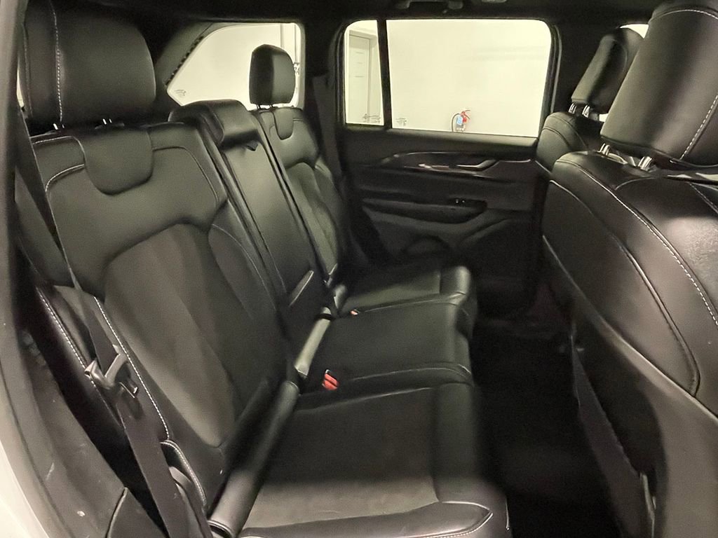 Used 2023 Jeep Grand Cherokee Altitude image 23