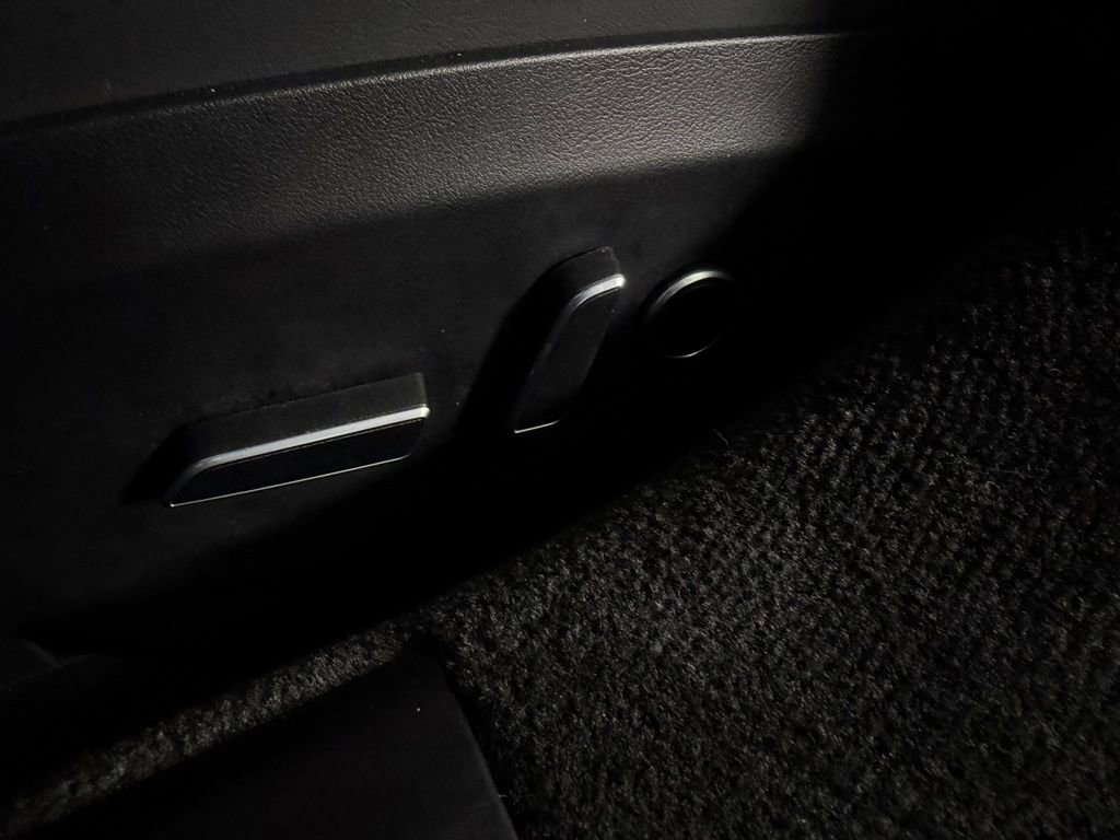 Used 2024 Tesla Model S AWD/4WD image 24