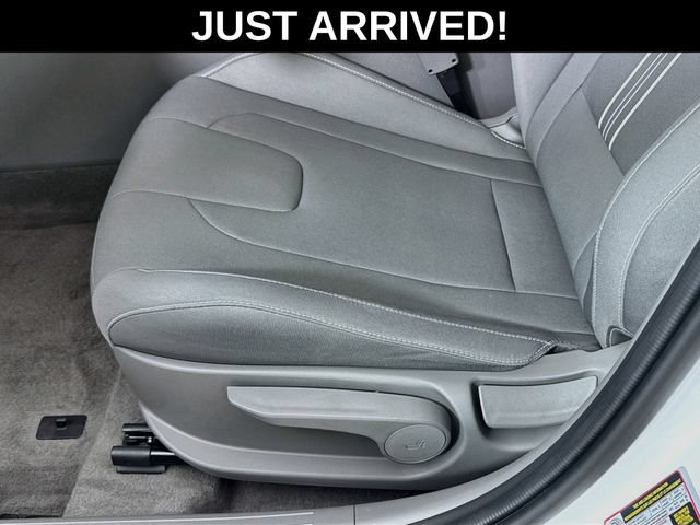 Certified 2024 Hyundai Elantra SEL FWD image 31