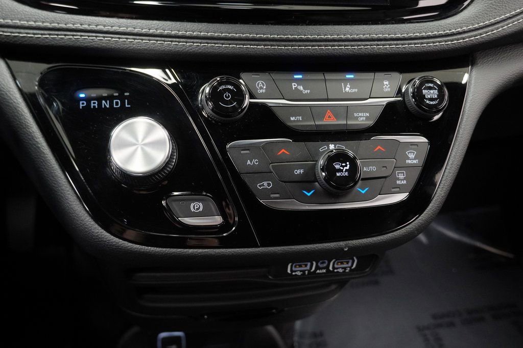 Used 2023 Chrysler Pacifica Touring-L w/ S Appearance Package image 34