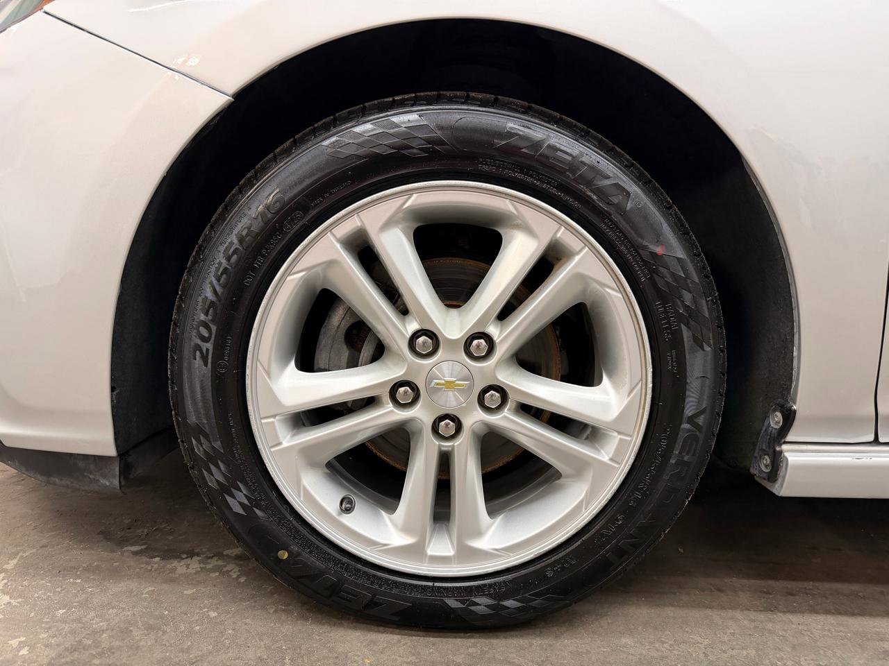 Used 2017 Chevrolet Cruze LT w/ RS Package image 8