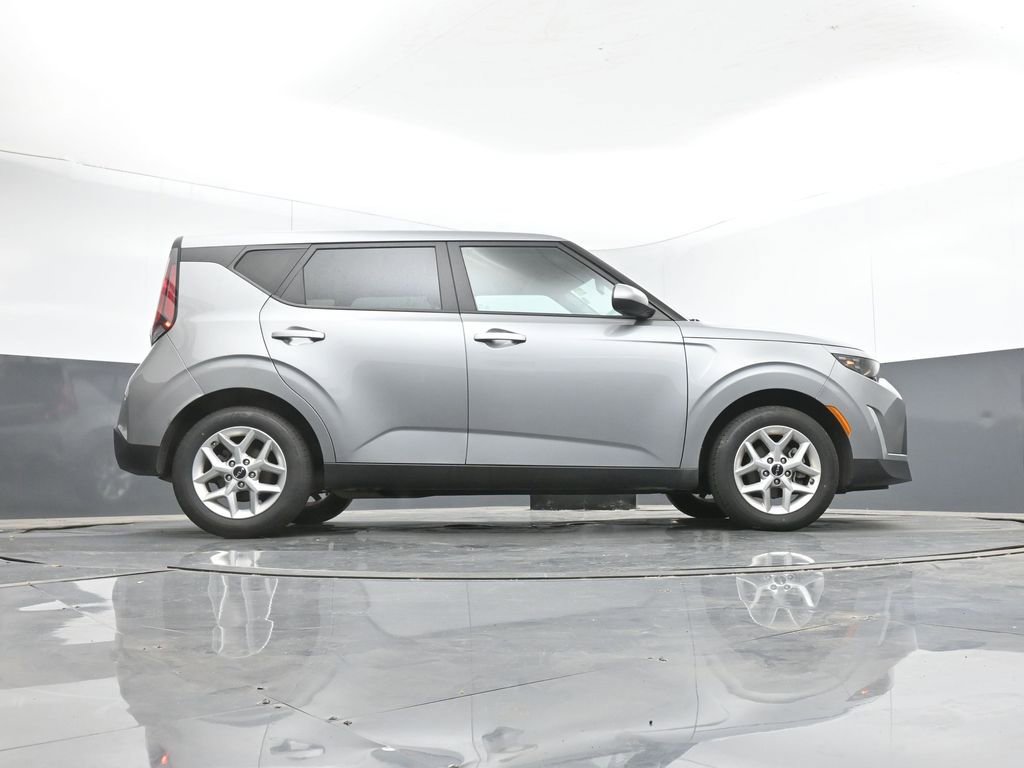Used 2025 Kia Soul LX w/ LX Technology Package image 40