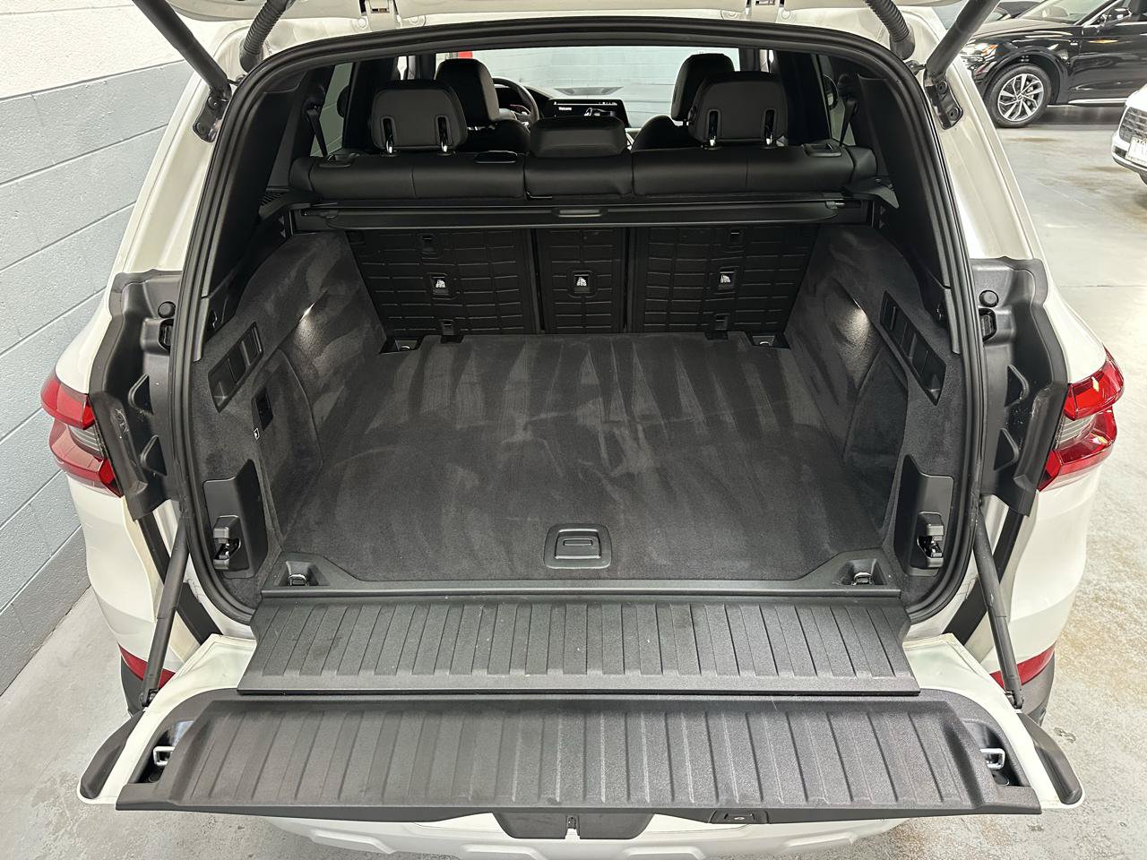 Used 2020 BMW X5 xDrive40i w/ Convenience Package AWD/4WD image 12