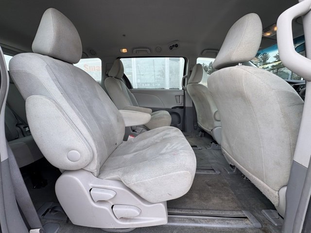 Used 2014 Toyota Sienna L image 15