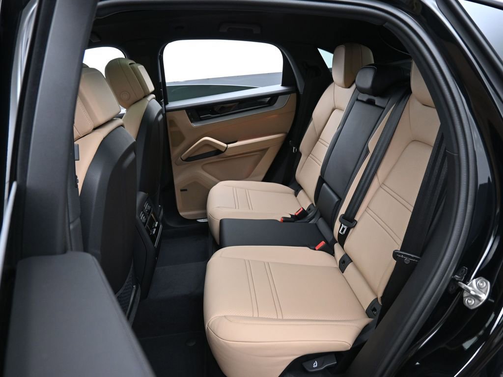 New 2026 Porsche Cayenne Coupe image 25