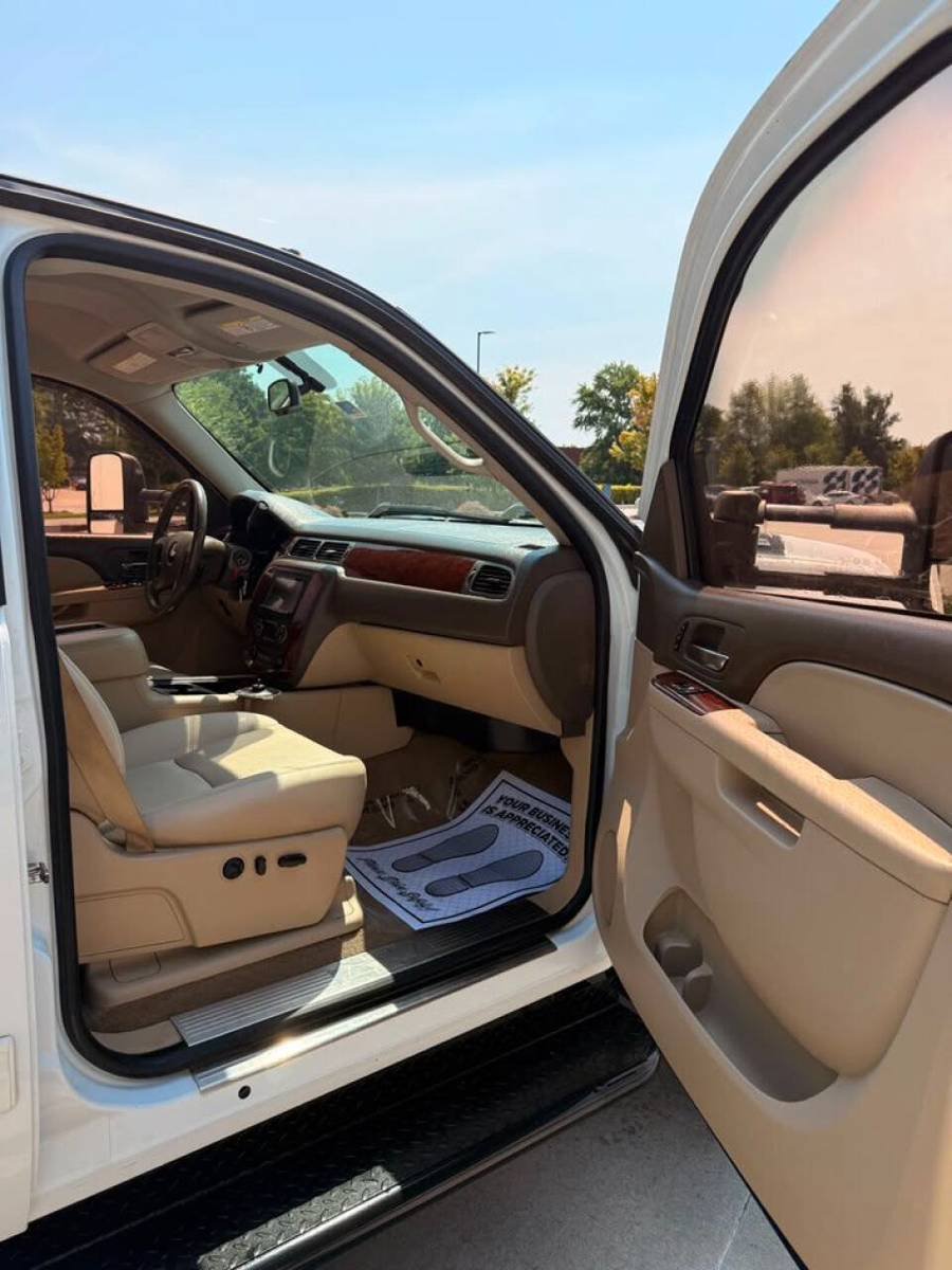 Used 2014 Chevrolet Silverado 3500 LTZ w/ LTZ Plus Package AWD/4WD image 17