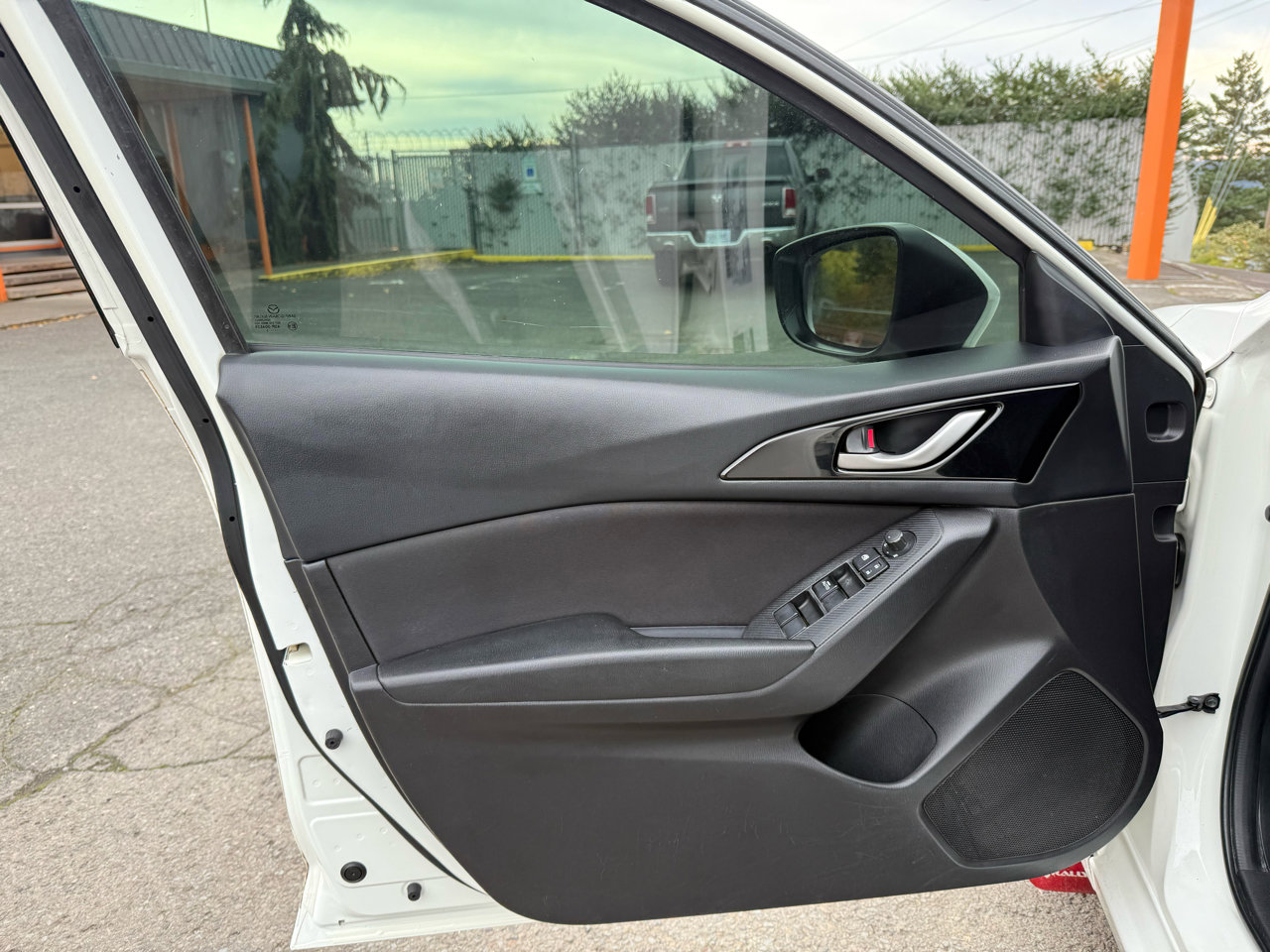 Used 2015 MAZDA MAZDA3 i Sport image 9