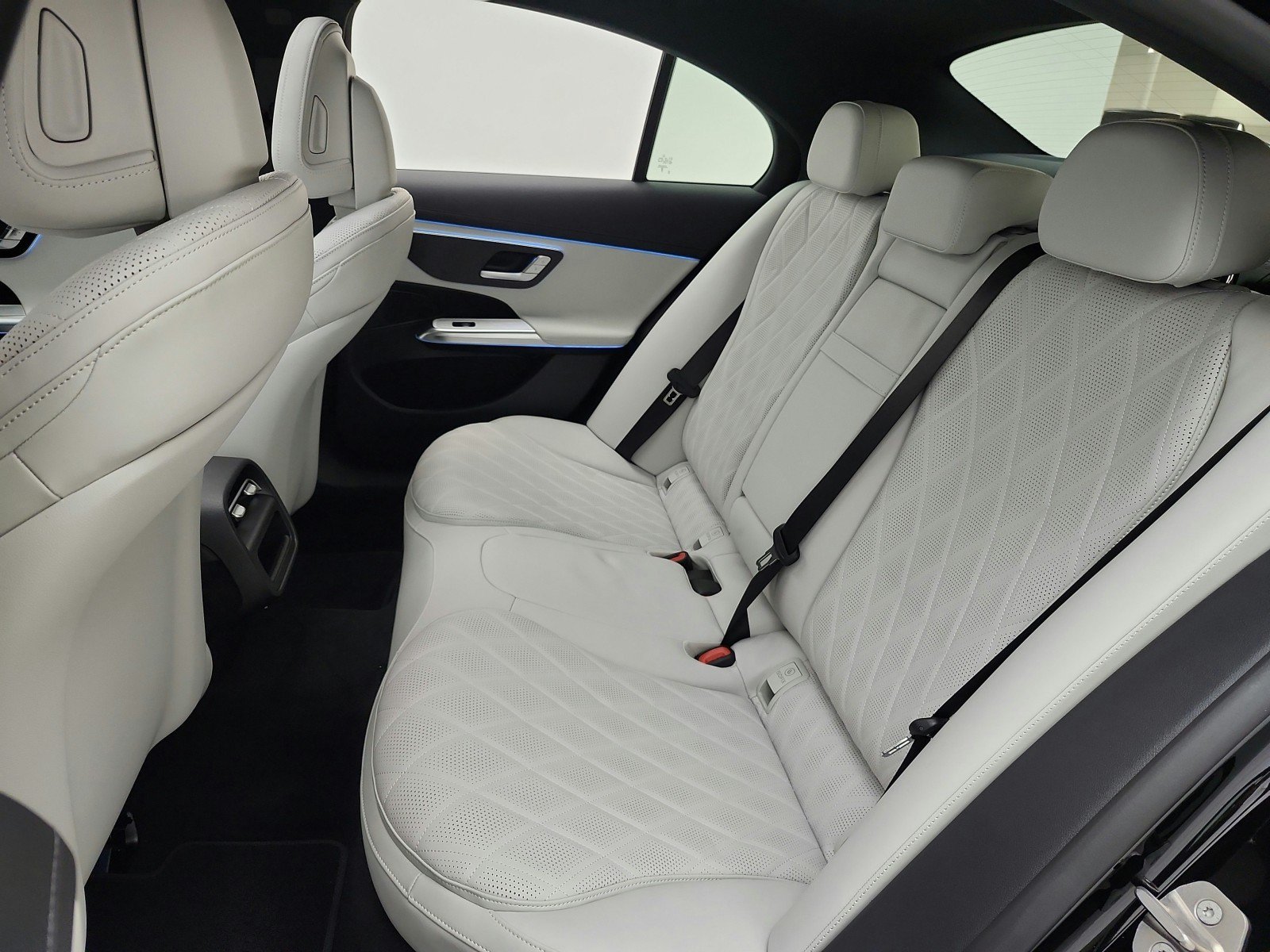 New 2027 Mercedes-Benz E 450 4MATIC Sedan image 11