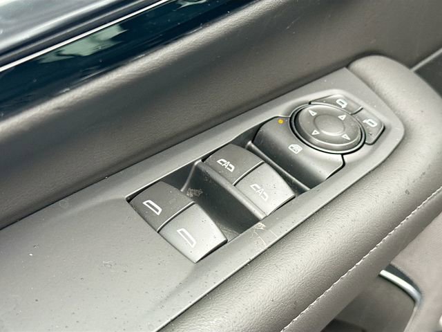 New 2026 Chevrolet Suburban LT image 19