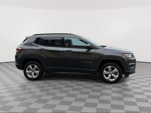 Used 2020 Jeep Compass Latitude AWD/4WD image 2
