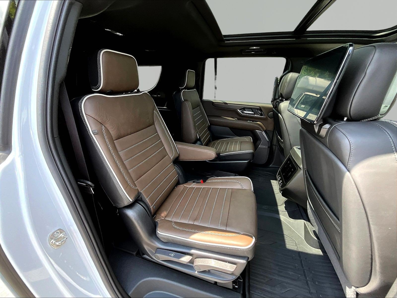 New 2026 GMC Yukon XL Denali Ultimate w/ LPO, Floor Liner Package AWD/4WD image 19