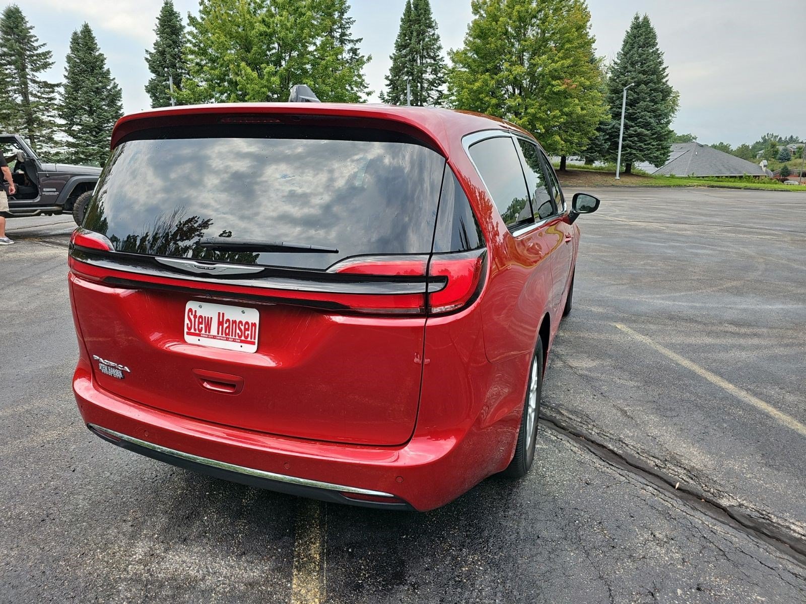 Used 2024 Chrysler Pacifica Touring-L FWD image 6
