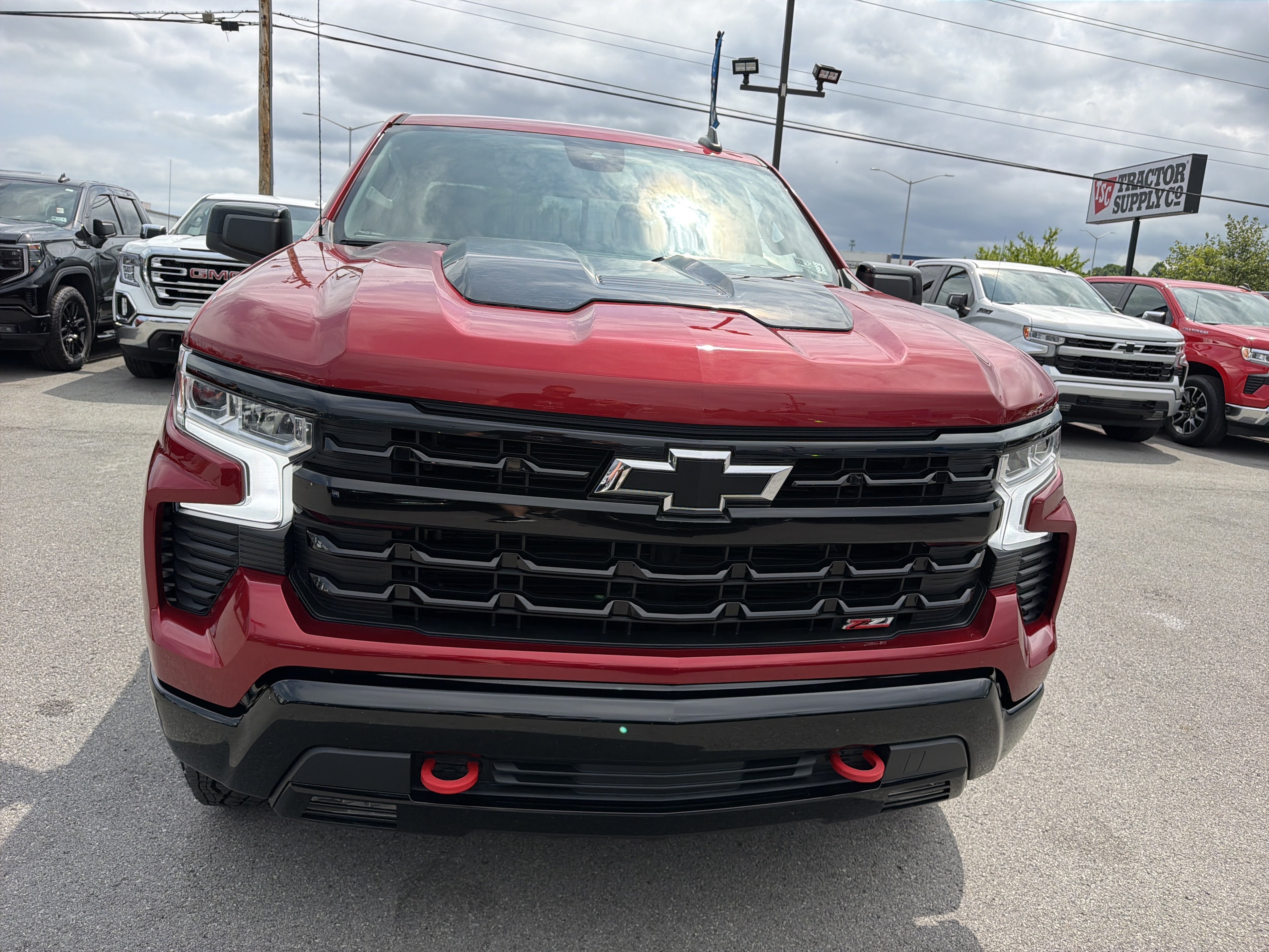 Used 2024 Chevrolet Silverado 1500 LT Trail Boss w/ Convenience Package II AWD/4WD image 2