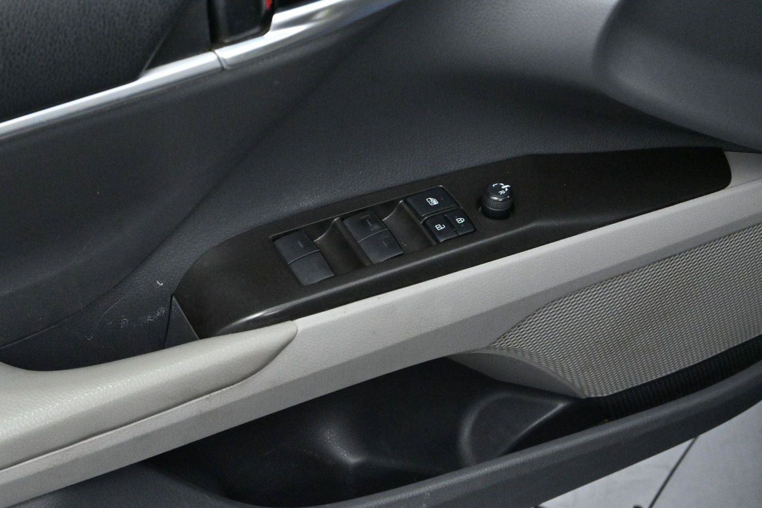 Used 2021 Toyota Camry SE FWD image 11
