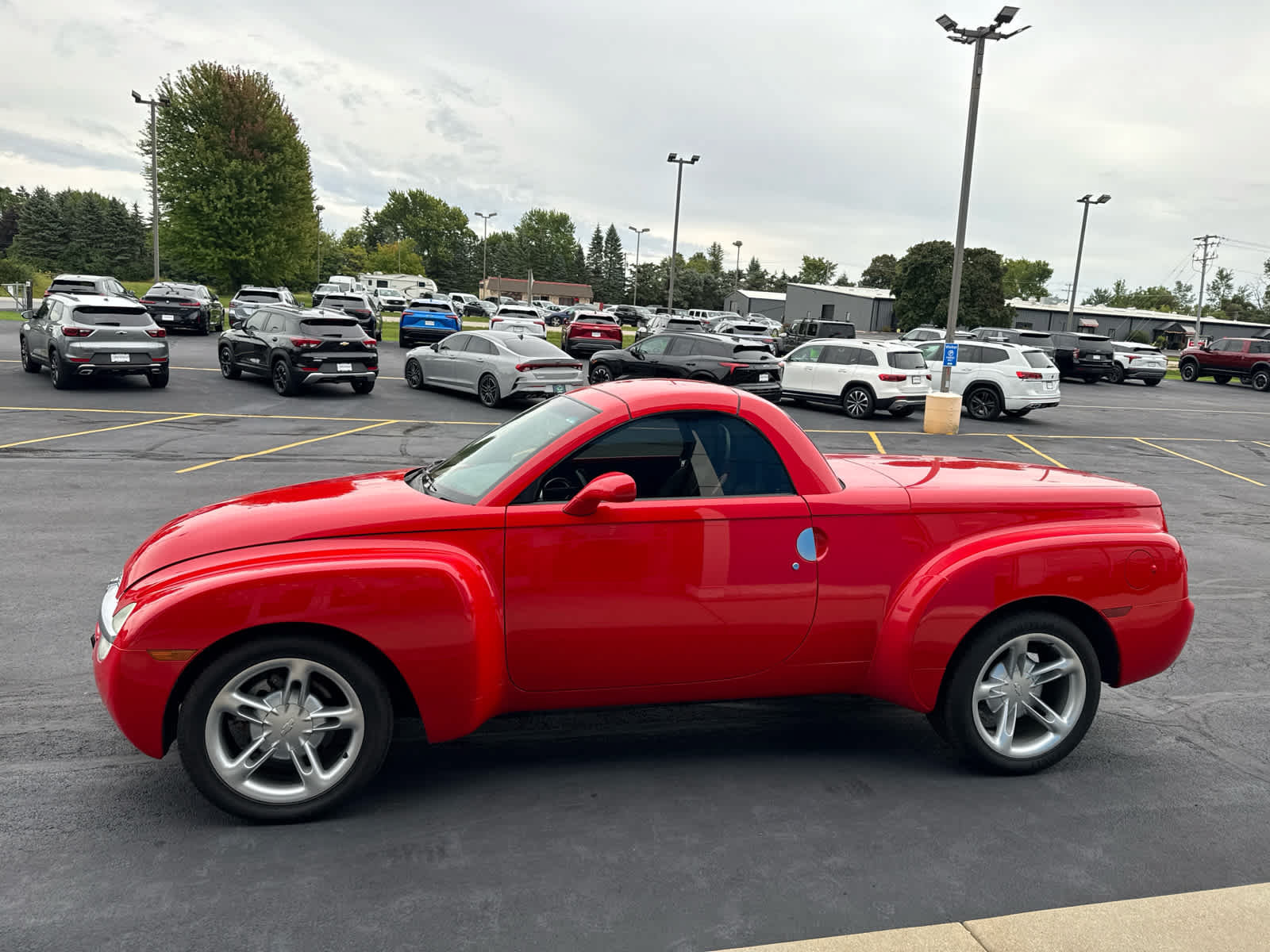 Used 2004 Chevrolet SSR w/ Preferred Equipment Group RWD image 9