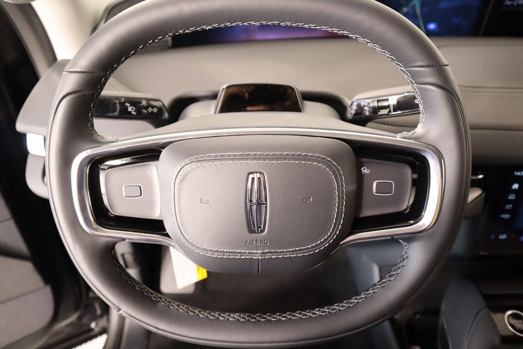 New 2025 Lincoln Navigator Reserve image 3