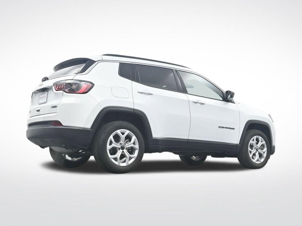 Used 2025 Jeep Compass Latitude image 34