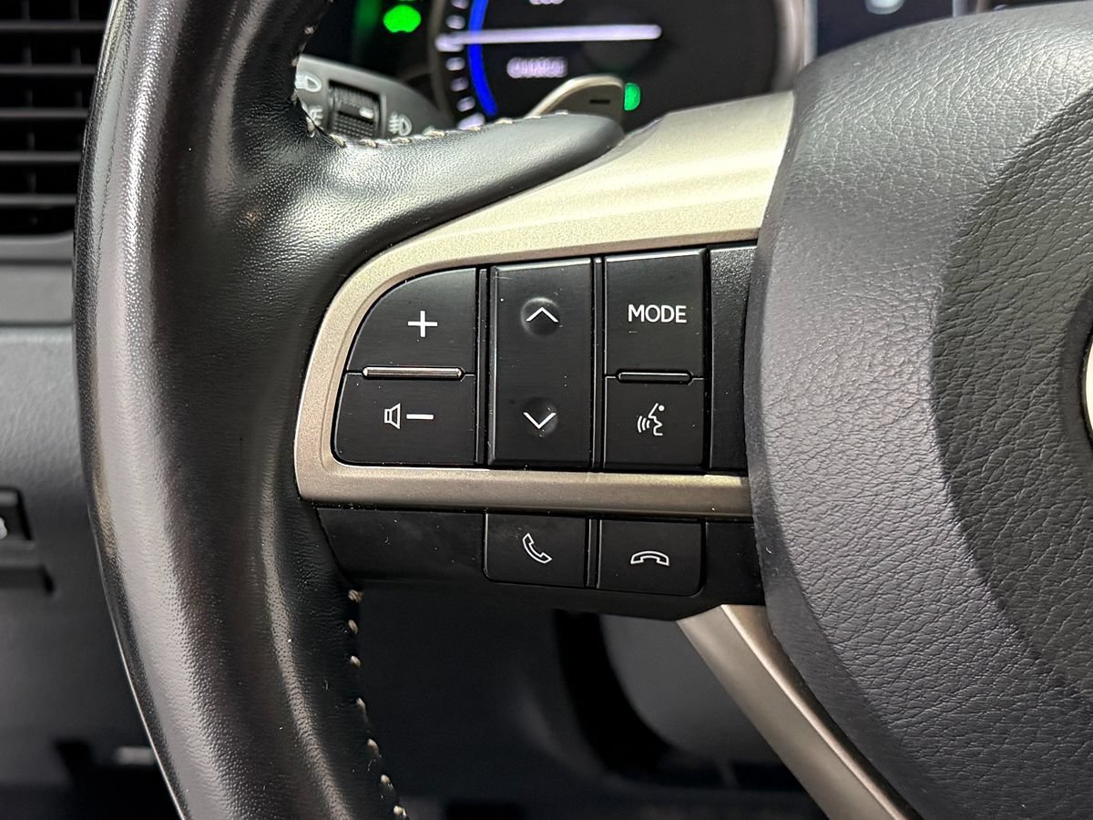Used 2022 Lexus RX 450hL Luxury w/ Cold Area Package (CT) AWD/4WD image 19