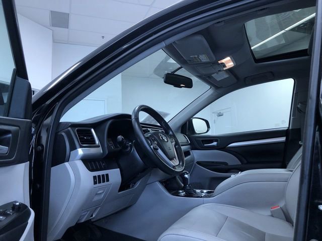 Used 2015 Toyota Highlander XLE image 10