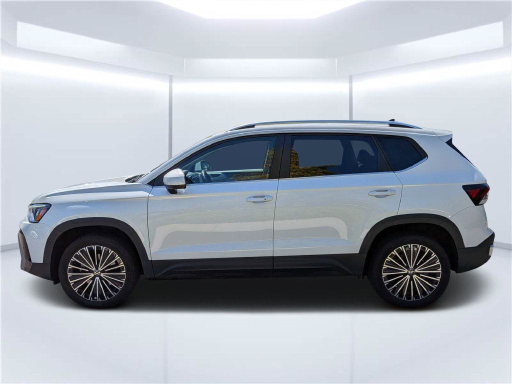 Used 2025 Volkswagen Taos SE FWD image 6