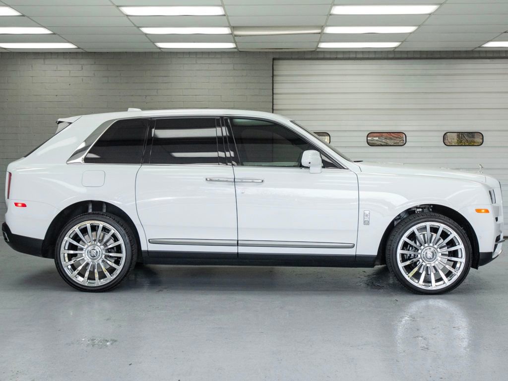 Used 2022 Rolls-Royce Cullinan w/ Cullinan Package image 3