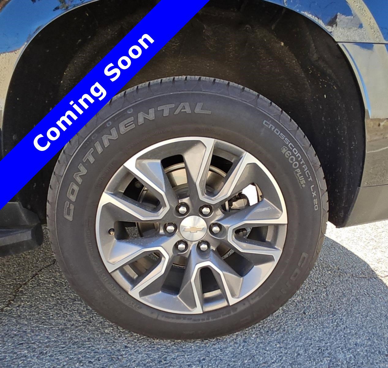 Used 2024 Chevrolet Suburban LT image 3