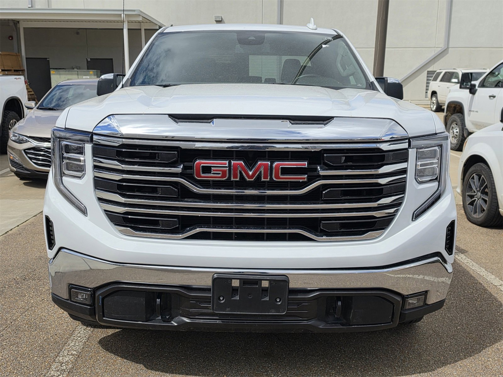 Used 2025 GMC Sierra 1500 SLT image 2
