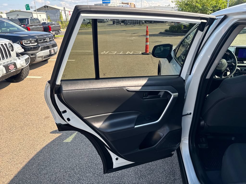 Used 2024 Toyota RAV4 LE AWD/4WD image 39