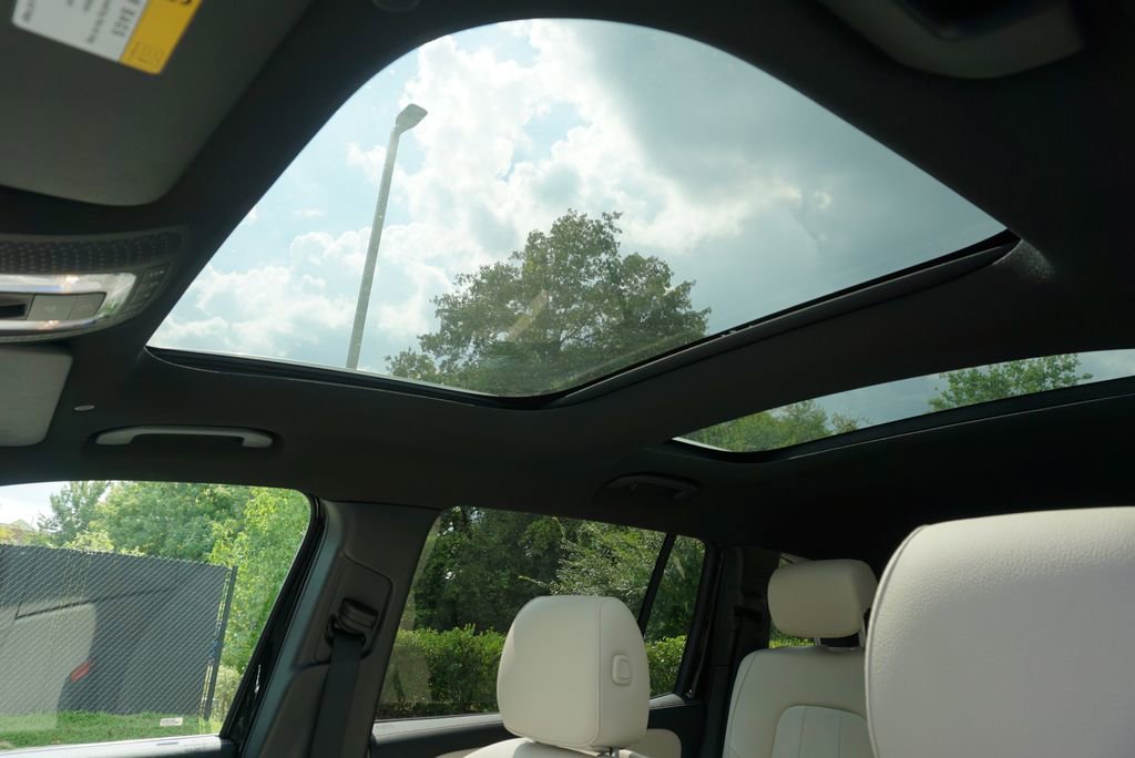 New 2025 Mercedes-Benz GLB 250 4MATIC image 12