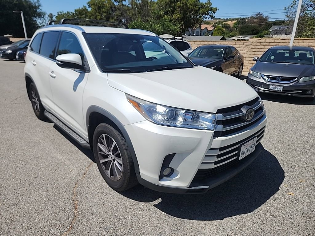 Used 2017 Toyota Highlander XLE w/ Carpet Mat Package FWD image 6