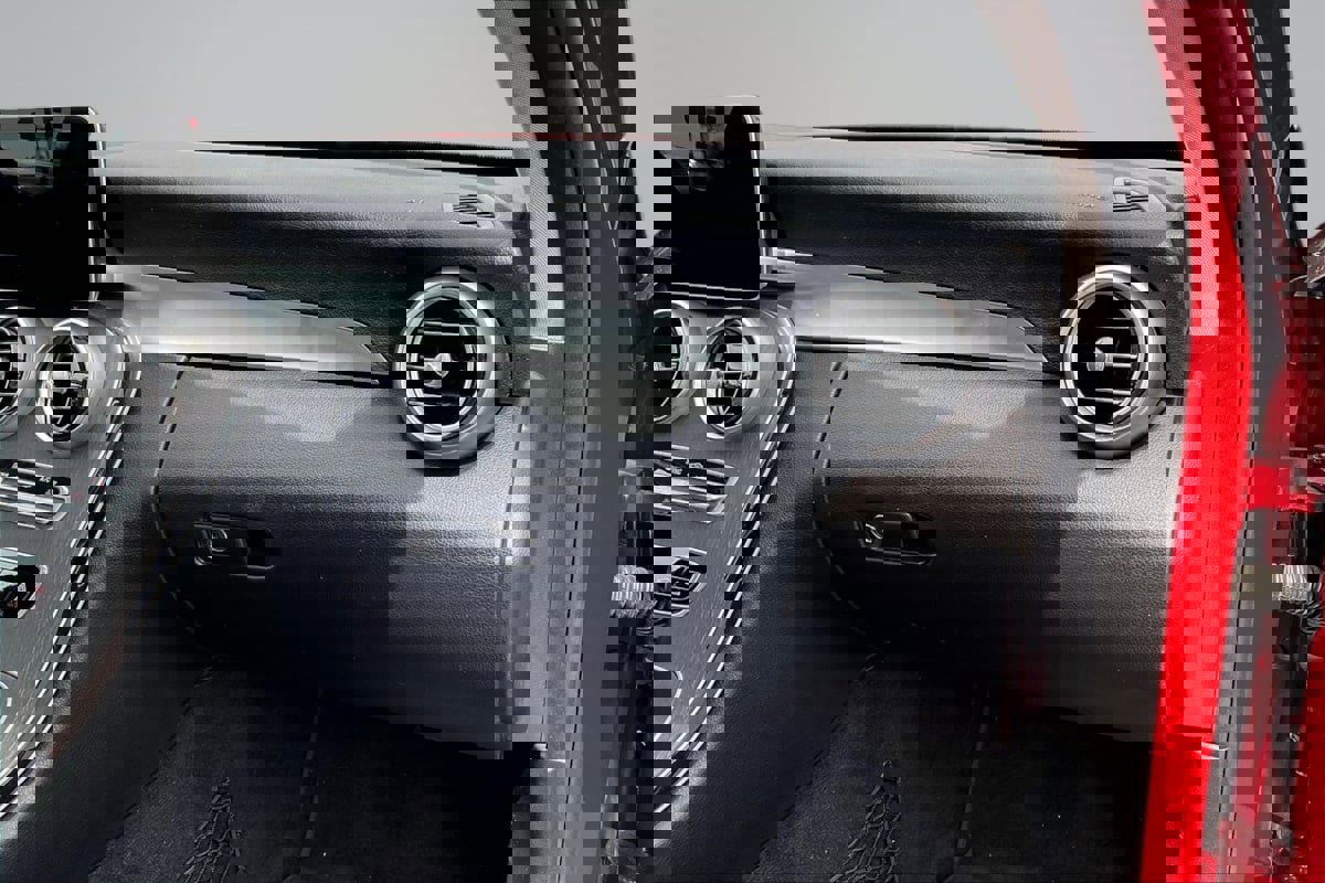 Used 2020 Mercedes-Benz C 300 Sedan w/ Premium Package image 17