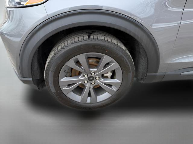 Used 2022 Ford Explorer XLT w/ Equipment Group 202A AWD/4WD image 29