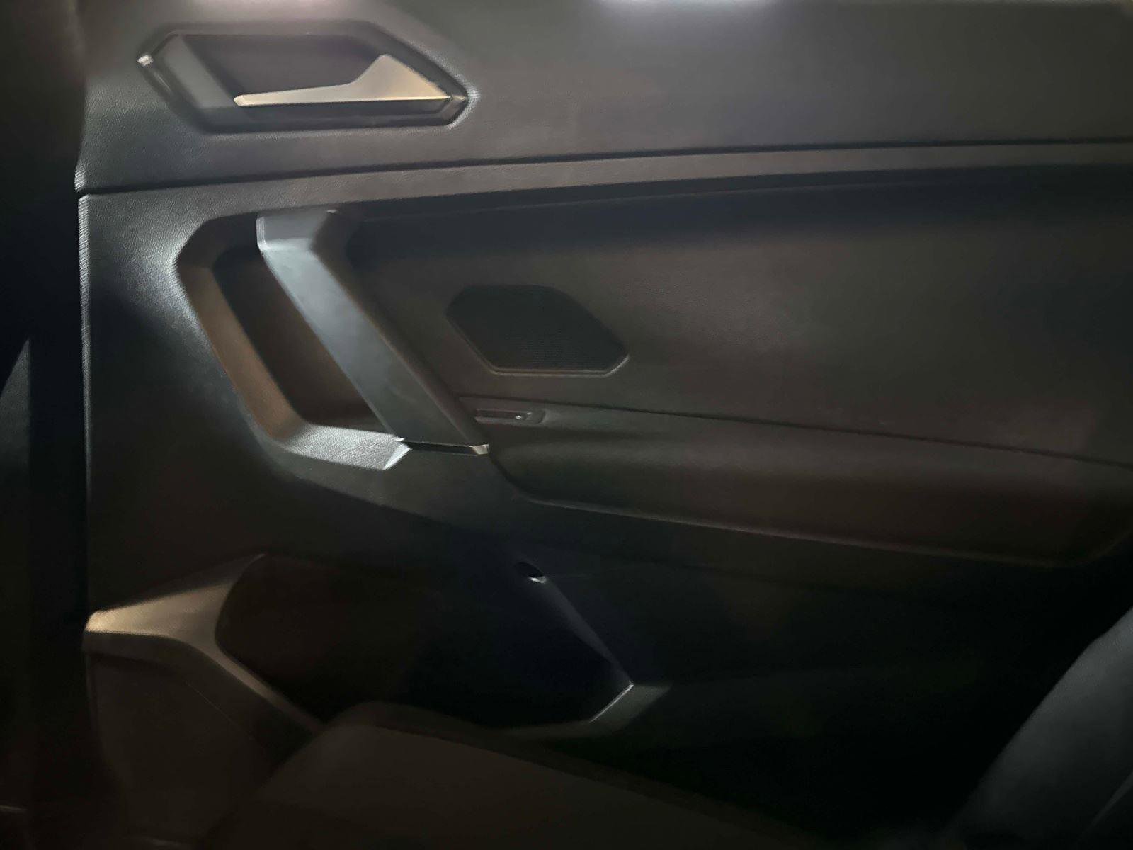 Used 2018 Volkswagen Tiguan S image 15