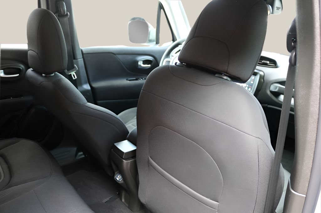 Used 2021 Jeep Renegade Latitude FWD image 17