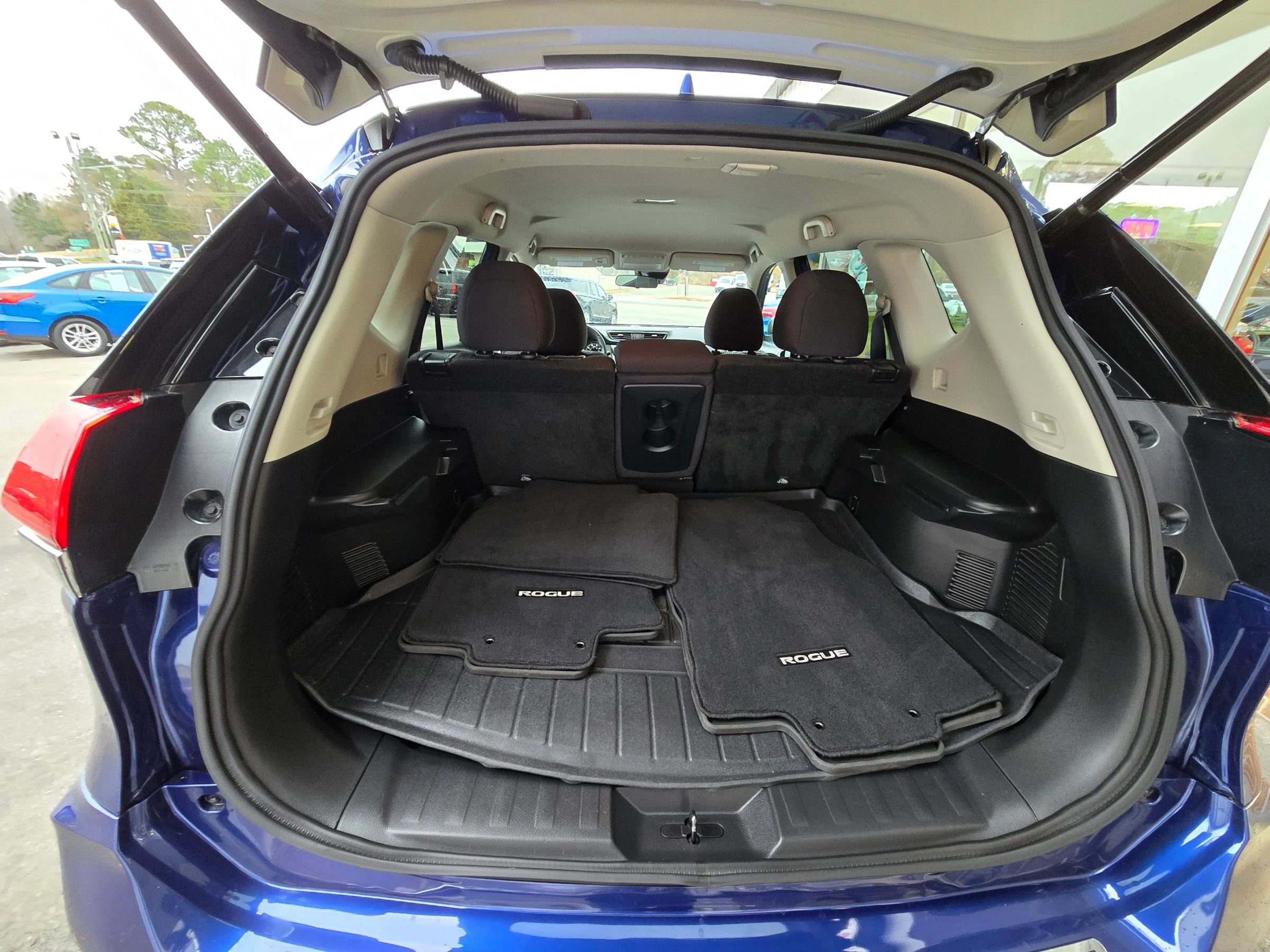 Used 2020 Nissan Rogue SV image 15