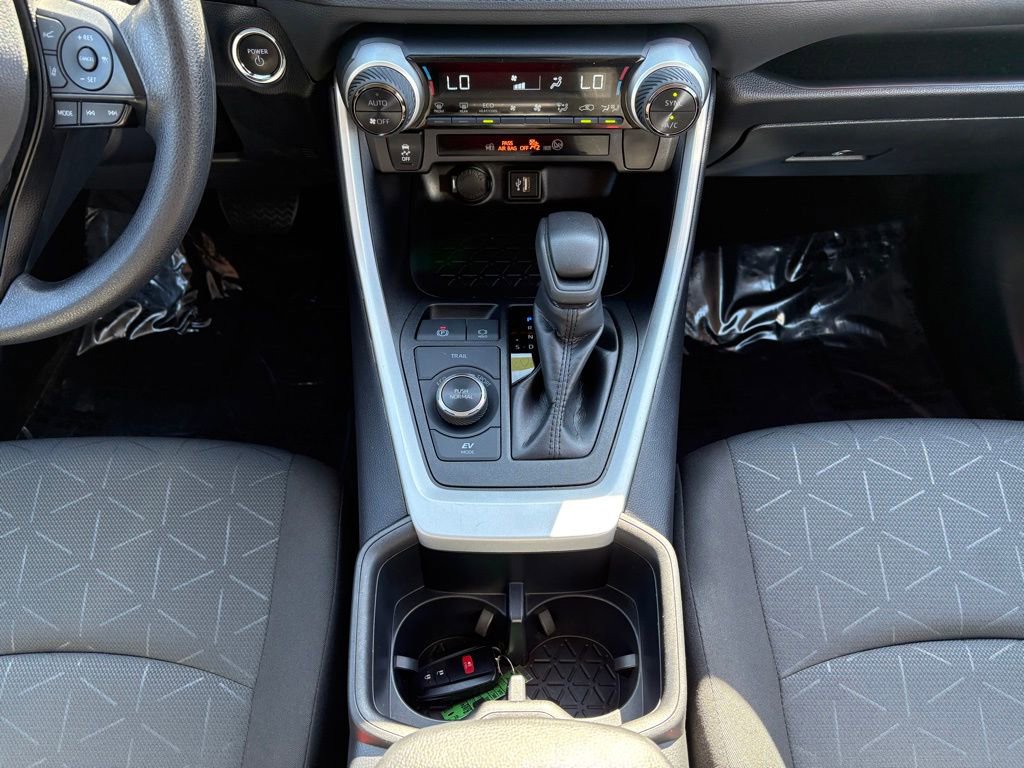 Certified 2025 Toyota RAV4 XLE AWD/4WD image 28
