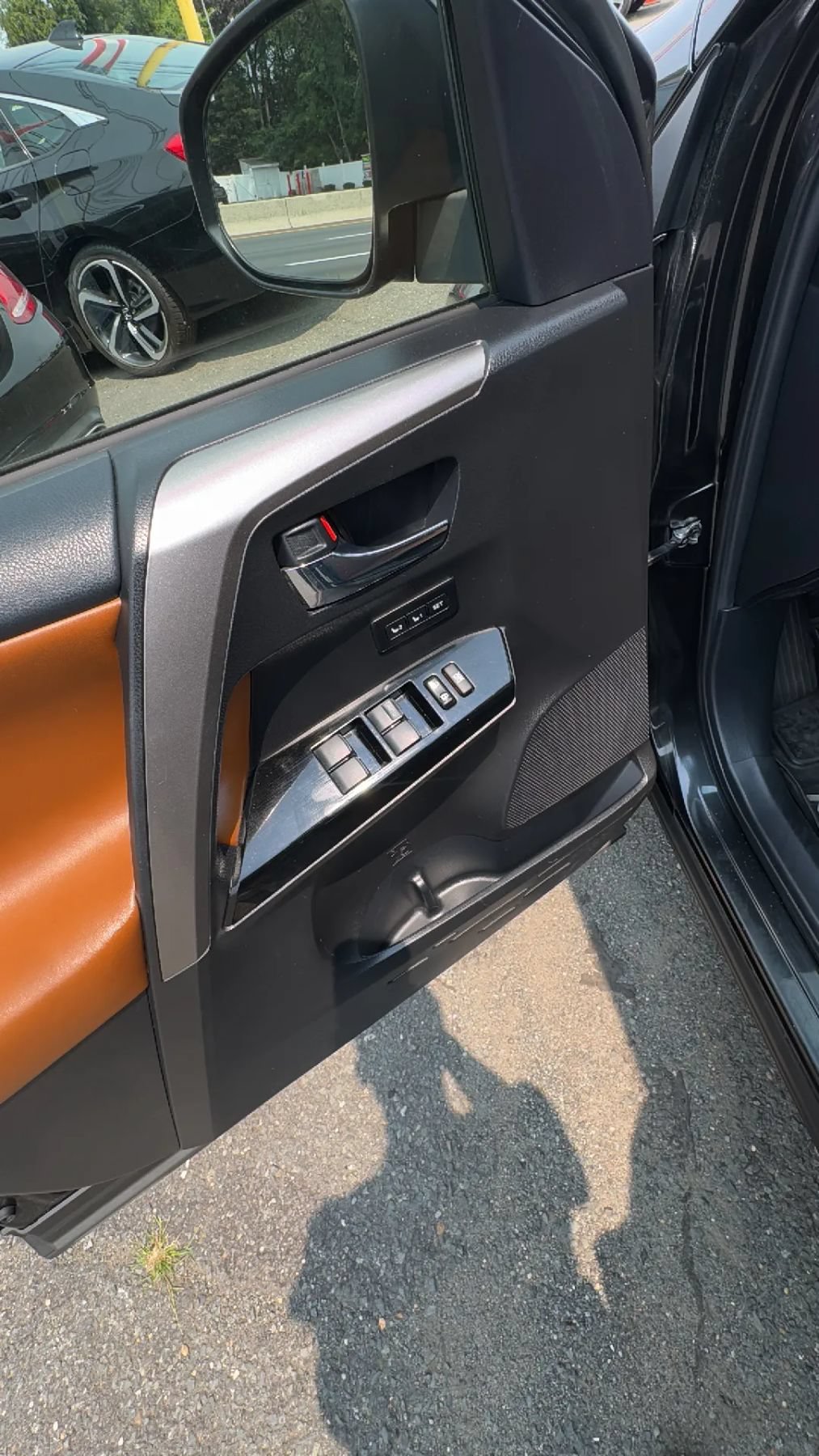 Used 2018 Toyota RAV4 Limited AWD/4WD image 10