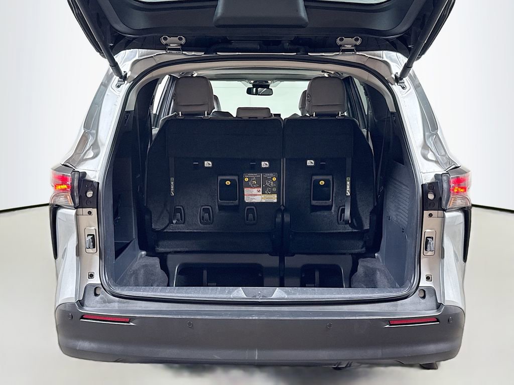 Used 2025 Toyota Sienna XLE image 25
