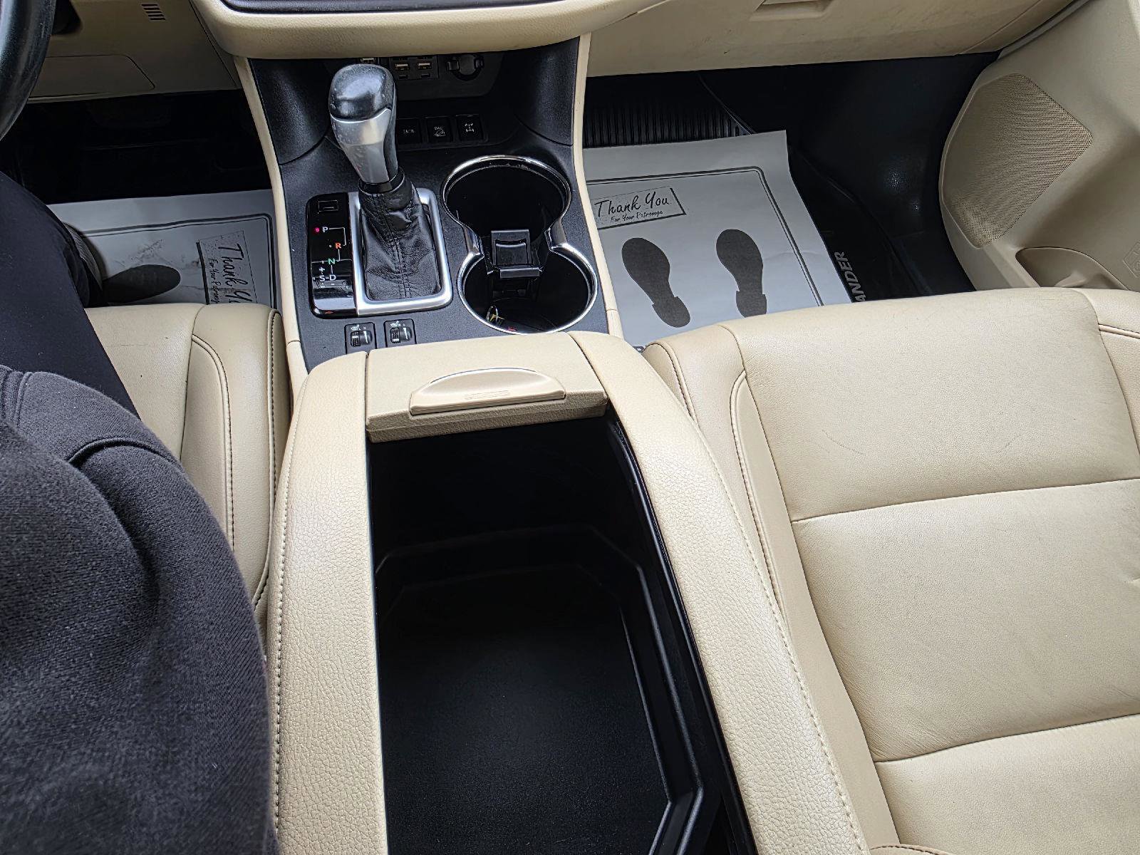 Used 2019 Toyota Highlander XLE image 25