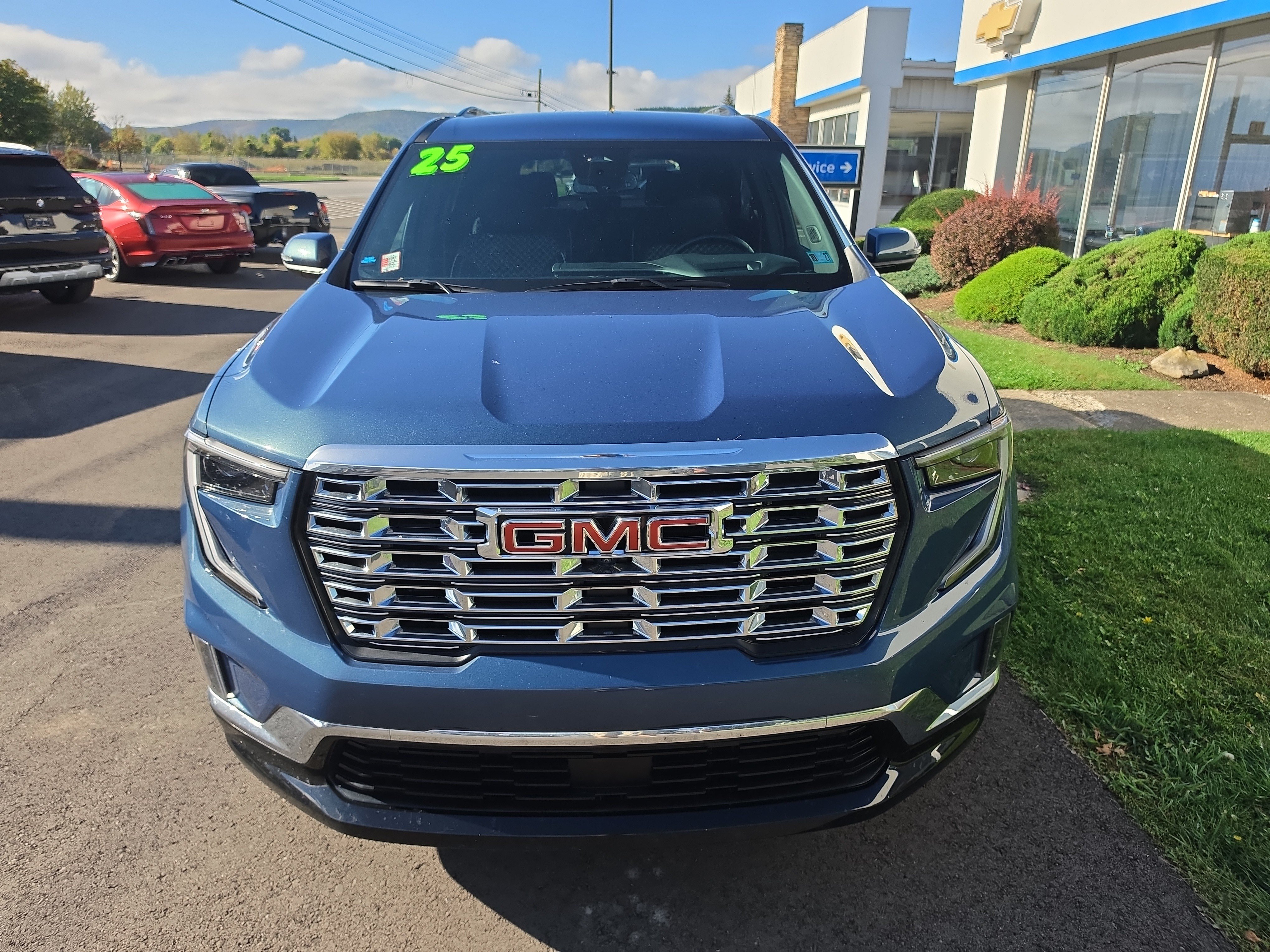 Used 2025 GMC Acadia Denali w/ LPO, Floor Liner Package AWD/4WD image 9