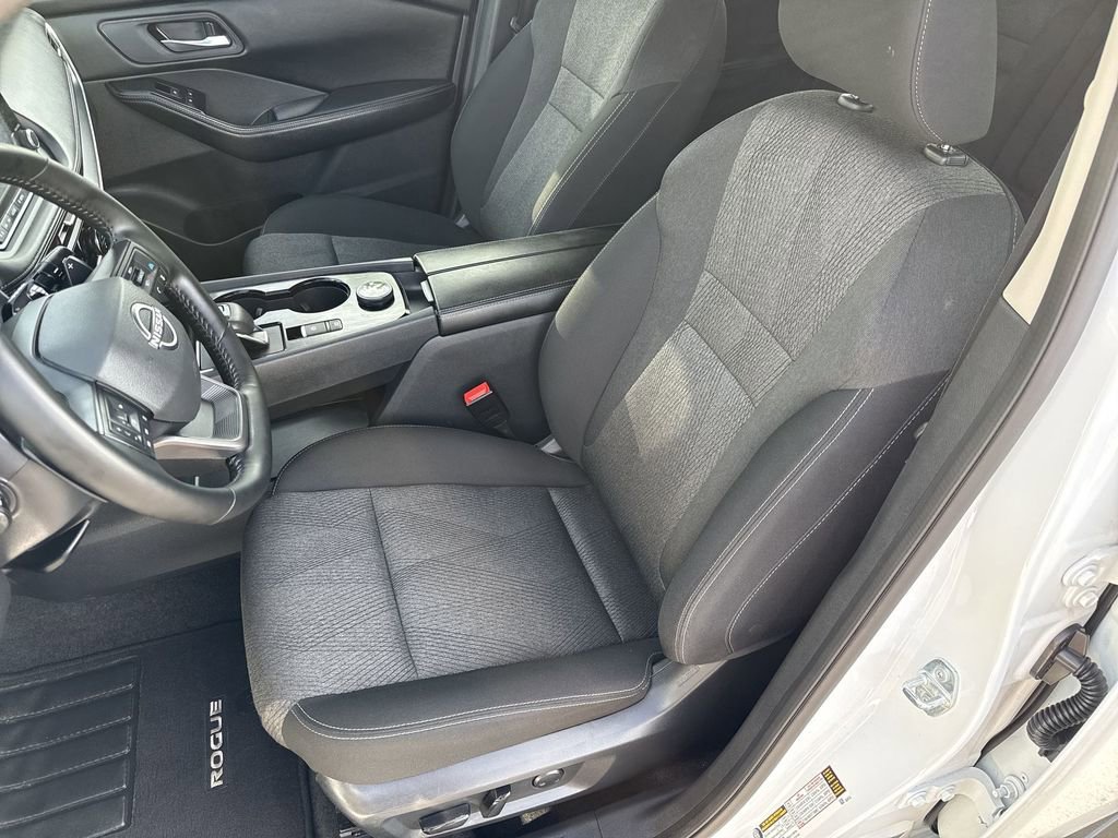 Used 2025 Nissan Rogue SV AWD/4WD image 17