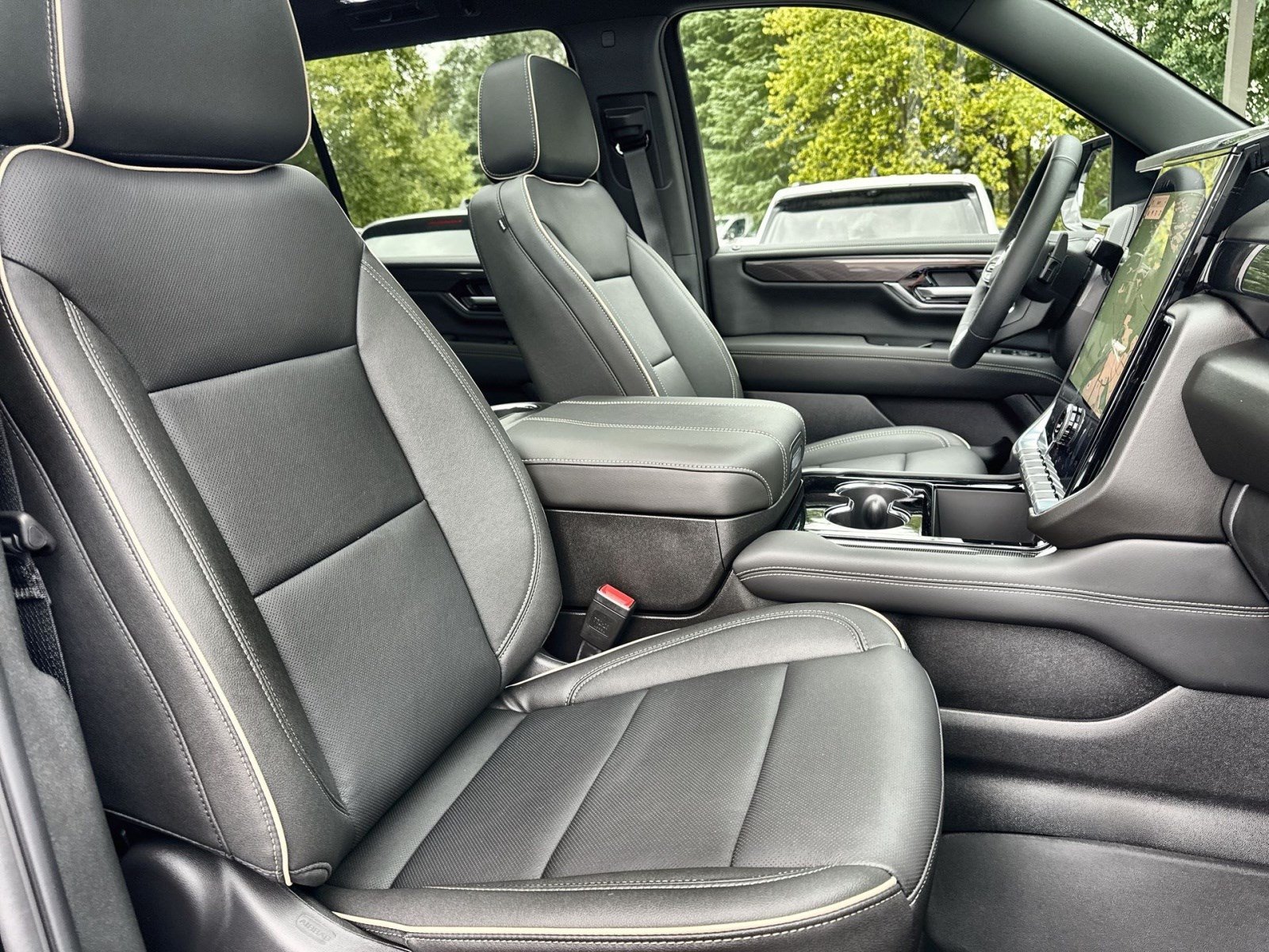 New 2026 GMC Yukon XL Elevation w/ Technology Package AWD/4WD image 24