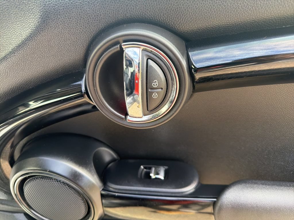 Used 2020 MINI Cooper S 2-Door Hardtop FWD image 13