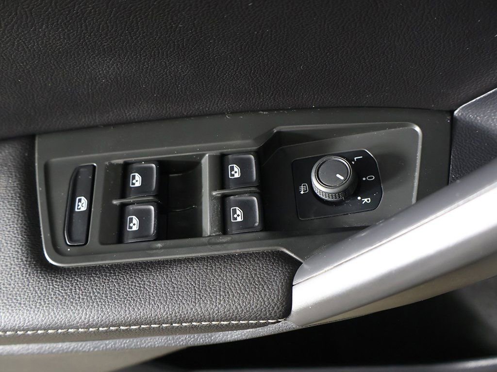 Used 2024 Volkswagen Tiguan S image 34