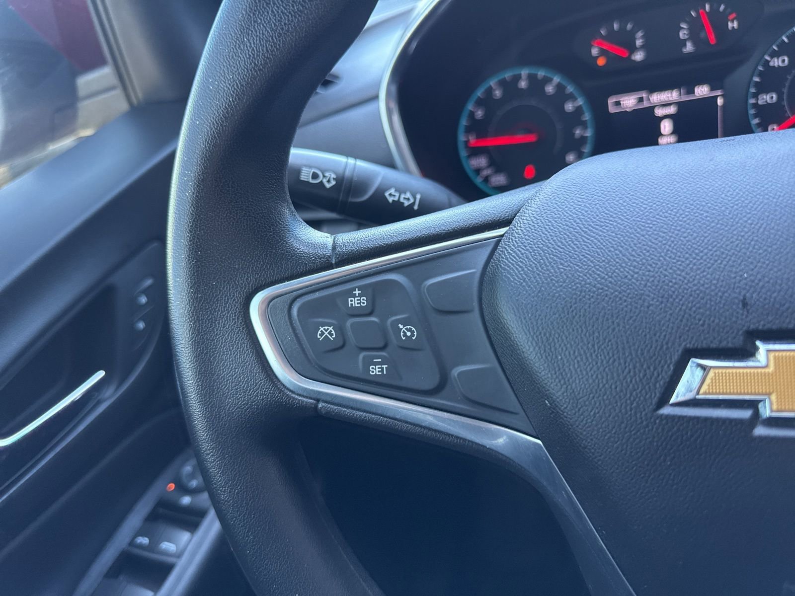 Used 2018 Chevrolet Equinox LT FWD image 31